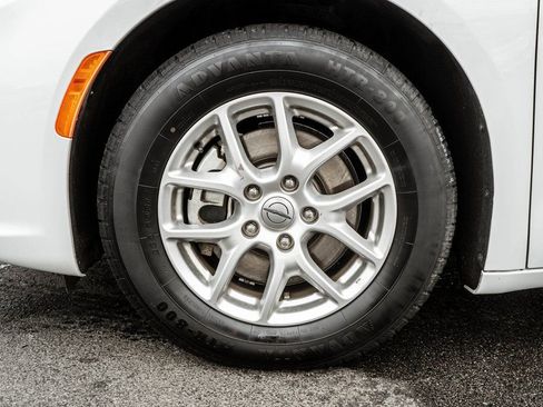 Used 2023 Chrysler Pacifica Touring-L FWD image 41