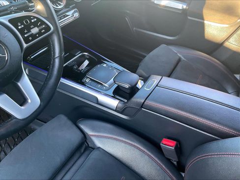 Used 2021 Mercedes-Benz GLB 250 4MATIC image 18