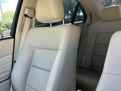 Used 2014 Mercedes-Benz E 350 Sedan image 24