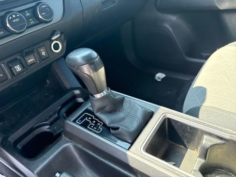 Used 2023 Toyota Tacoma TRD Off-Road image 29