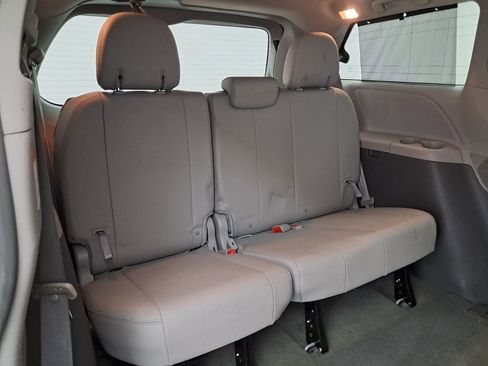 Used 2015 Toyota Sienna XLE image 14