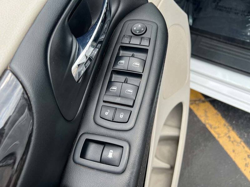 Used 2017 Dodge Grand Caravan SE w/ Power Window Group FWD image 16