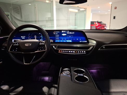 Certified 2024 Cadillac Lyriq Luxury RWD image 19