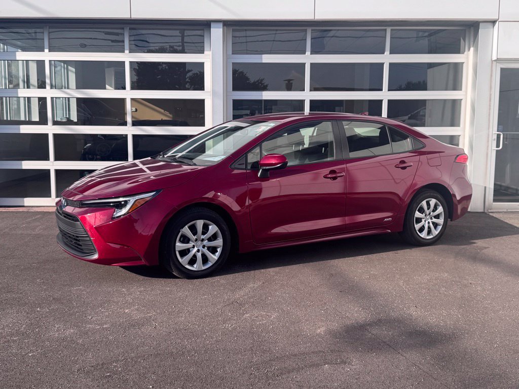 Used 2025 Toyota Corolla LE AWD/4WD image 2