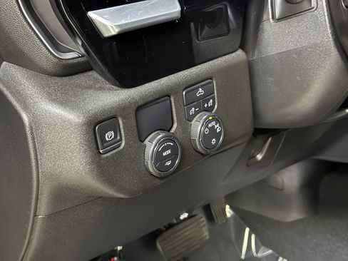 Used 2022 Chevrolet Silverado 1500 LT RWD image 27