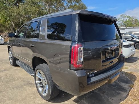 Used 2019 GMC Yukon SLT w/ Premium Edition image 4