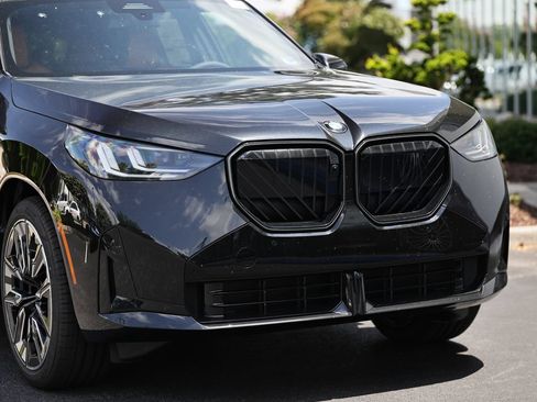New 2026 BMW X3 xDrive30i w/ Premium Package AWD/4WD image 2