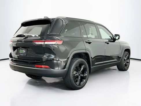 Used 2023 Jeep Grand Cherokee Altitude AWD/4WD image 9