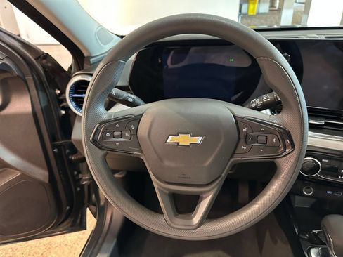 Used 2025 Chevrolet Trax LT FWD image 27