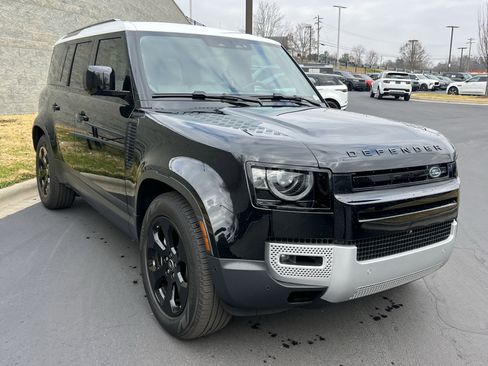 Used 2025 Land Rover Defender 110 S image 9