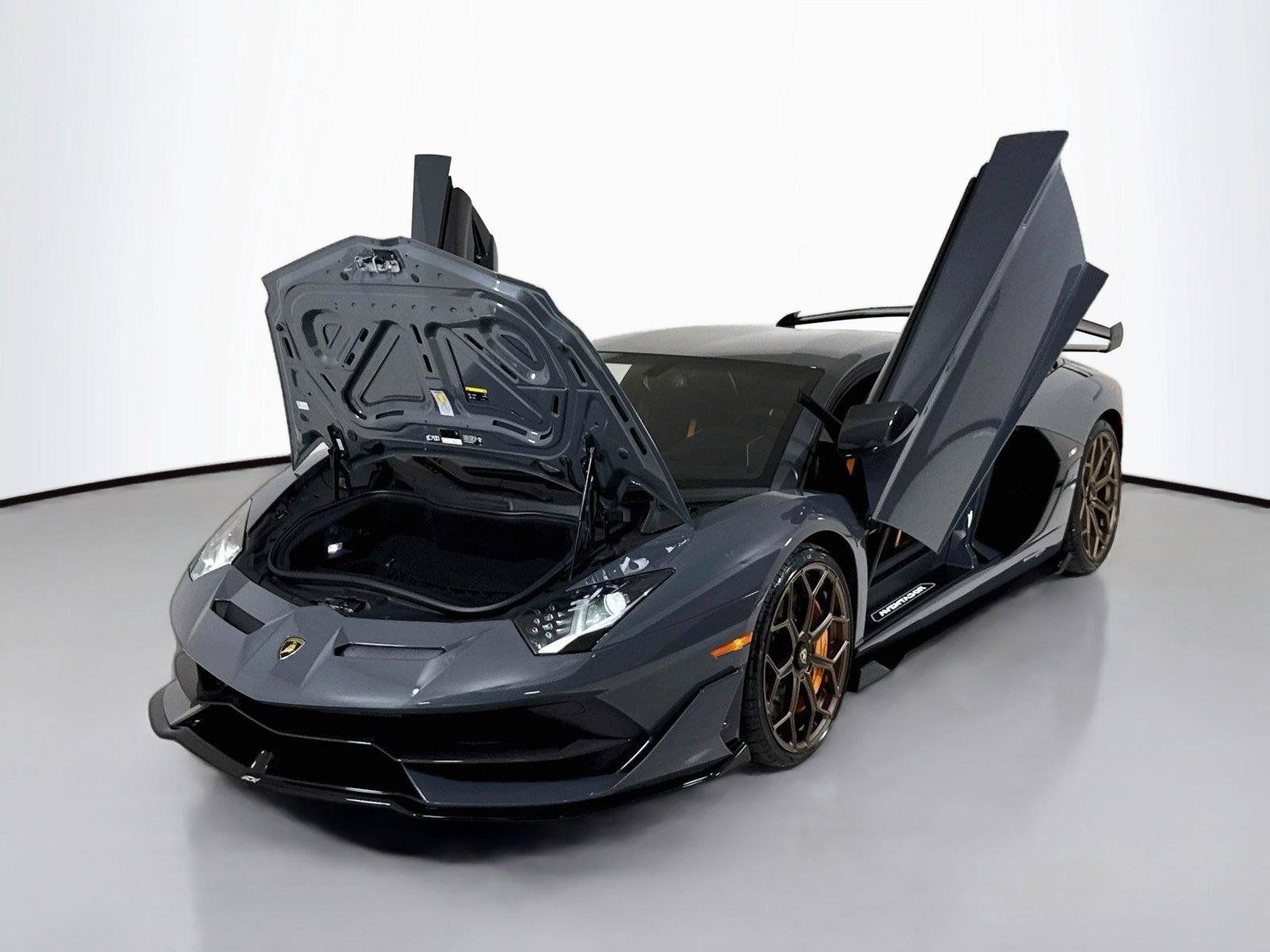 Used 2020 Lamborghini Aventador SVJ AWD/4WD image 39