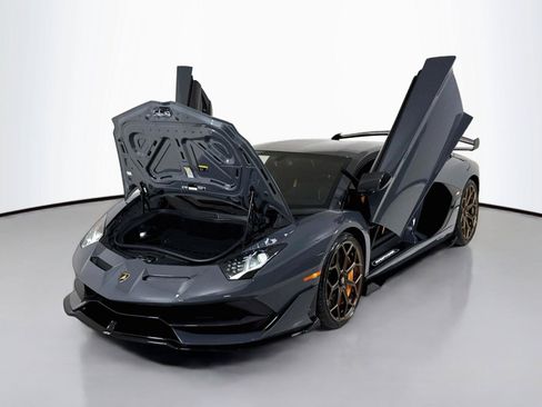 Used 2020 Lamborghini Aventador SVJ AWD/4WD image 39