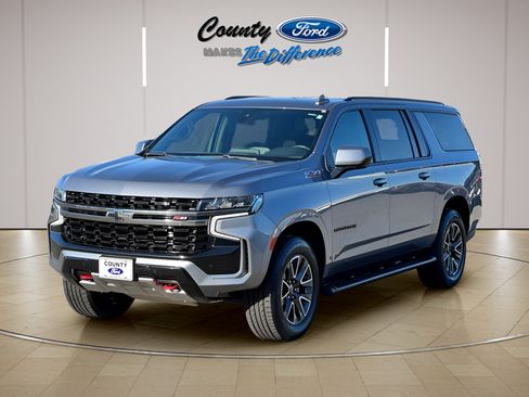 Used 2022 Chevrolet Suburban Z71 AWD/4WD image 2