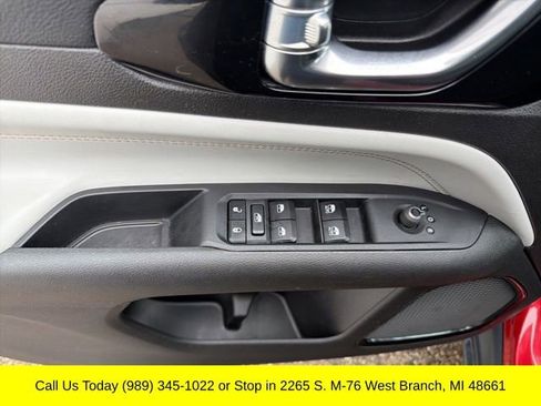 Used 2025 Jeep Compass Limited image 28