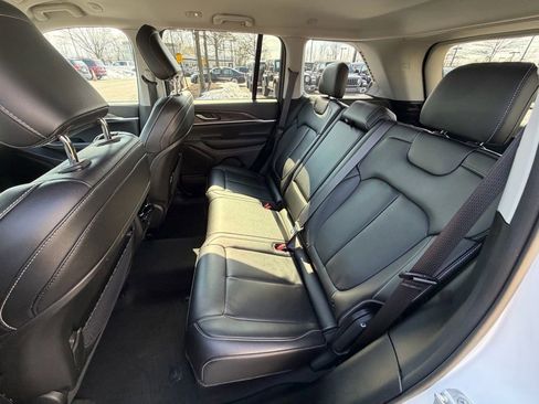 Used 2023 Jeep Grand Cherokee Limited image 17