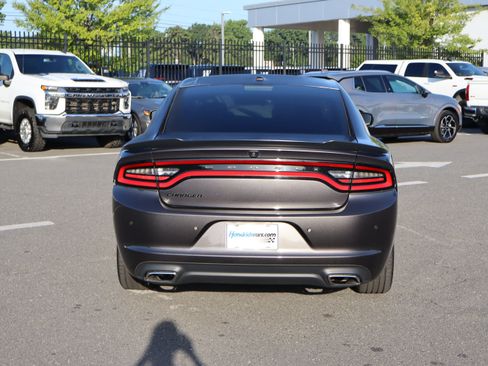 Used 2022 Dodge Charger SXT w/ Blacktop Package RWD image 9