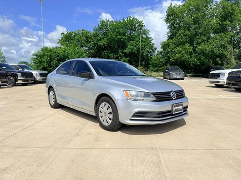 Used 2016 Volkswagen Jetta S FWD image 3