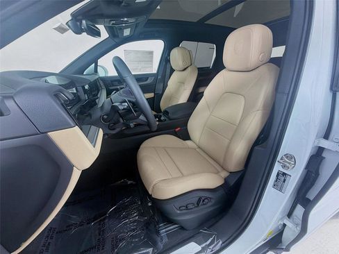 New 2026 Porsche Cayenne image 5