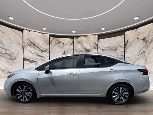 Used 2021 Nissan Versa SV image 2