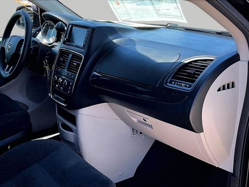 Used 2019 Dodge Grand Caravan SE w/ UConnect Hands-Free Group FWD image 15