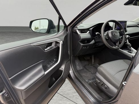 Used 2025 Toyota RAV4 XLE AWD/4WD image 62