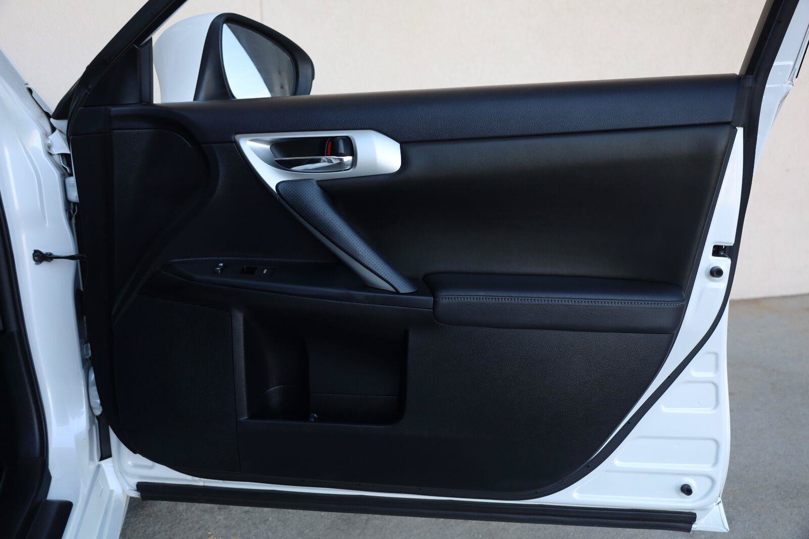 Used 2011 Lexus CT 200h Premium w/ Premium Audio Pkg FWD image 27