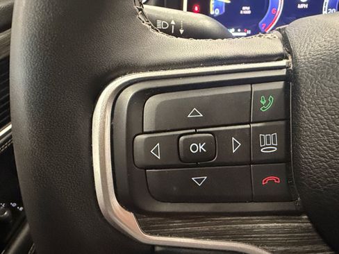 Used 2024 Jeep Wagoneer L Series II RWD image 39