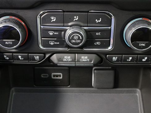 Used 2023 Chevrolet Suburban Premier image 55