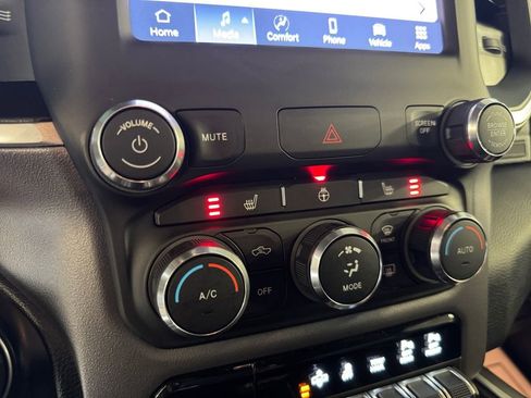 Used 2022 RAM 1500 Big Horn AWD/4WD image 30