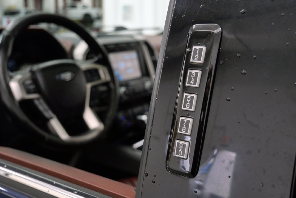 Used 2019 Ford F150 Platinum w/ Technology Package AWD/4WD image 17