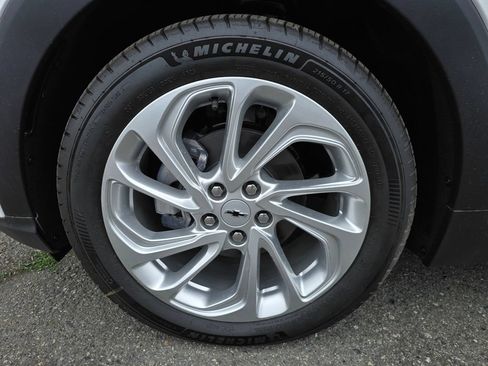 New 2027 Chevrolet Bolt LT w/ Comfort Package FWD image 9