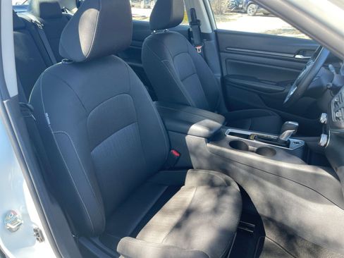 Used 2025 Nissan Altima 2.5 SV image 37