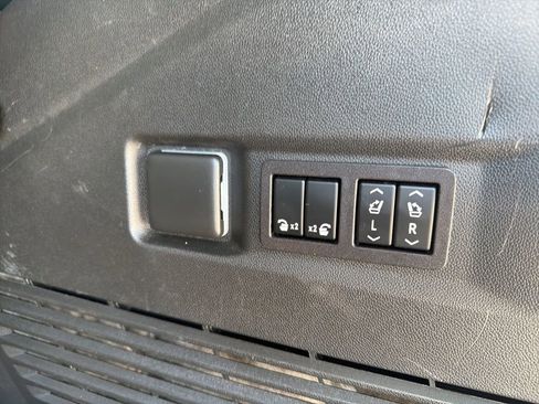 Used 2023 GMC Yukon AT4 w/ Technology Package image 10