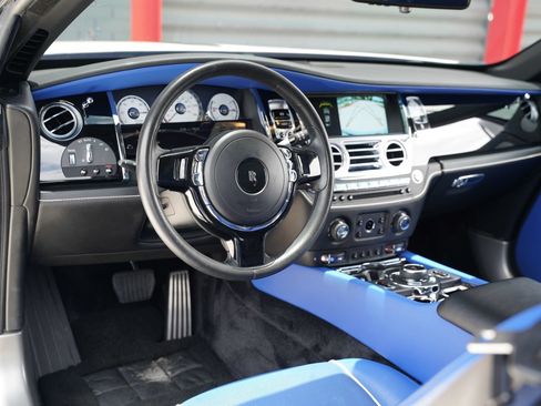 Used 2019 Rolls-Royce Wraith RWD image 24