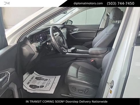 Used 2022 Audi e-tron Premium Plus image 12