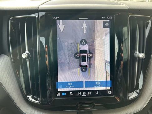 Certified 2025 Volvo XC60 B5 Plus image 24