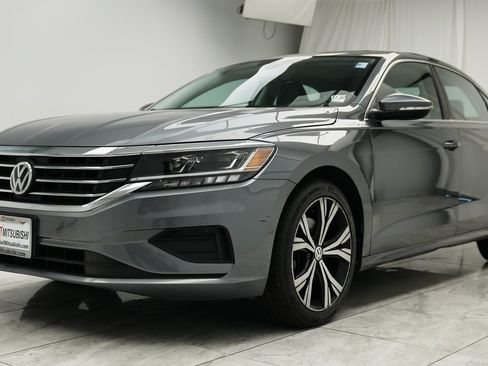 Used 2022 Volkswagen Passat 2.0T SE image 4