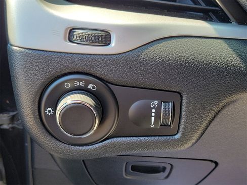 Used 2014 Jeep Cherokee Sport image 25