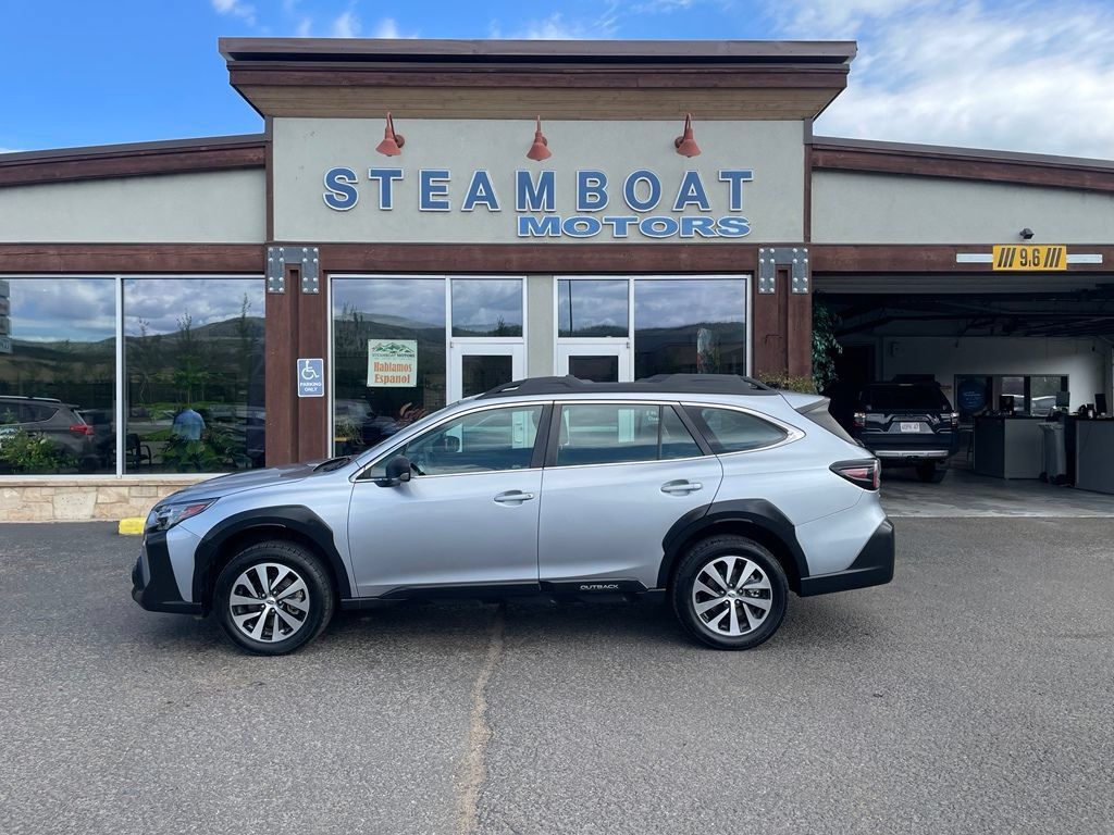 Used 2024 Subaru Outback AWD/4WD image 2