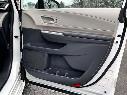 Used 2024 Toyota Sienna LE image 22