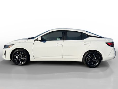 Used 2025 Nissan Sentra SV image 2