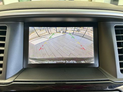 Used 2014 Nissan Pathfinder SV w/ Trailer Tow Package FWD image 11