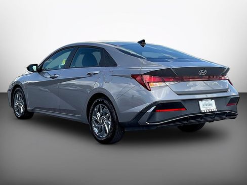 Certified 2024 Hyundai Elantra SEL FWD image 4