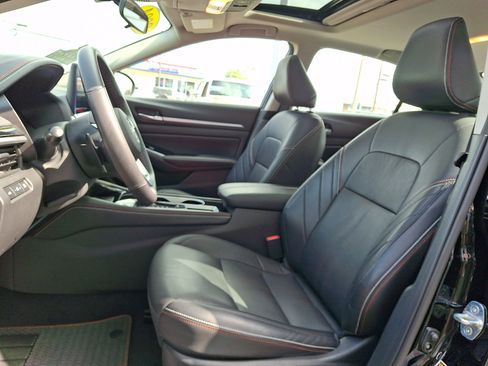 Used 2024 Nissan Altima 2.5 SR w/ SR Premium Package image 16