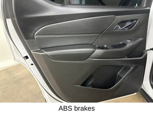 Used 2021 Chevrolet Traverse RS FWD image 32
