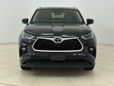 Used 2022 Toyota Highlander XLE FWD image 6
