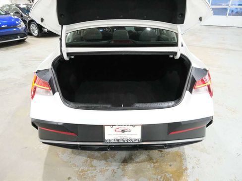 Used 2025 Hyundai Elantra SEL image 10