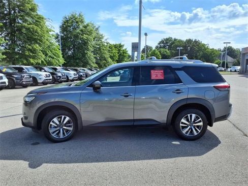 Certified 2024 Nissan Pathfinder SL image 19
