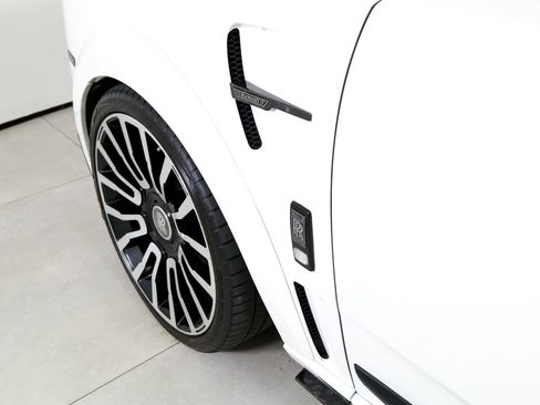 Used 2024 Rolls-Royce Cullinan AWD/4WD image 42