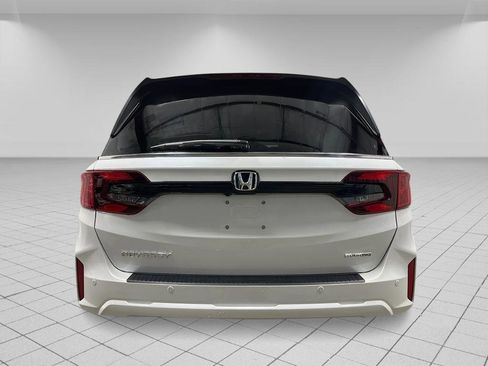 New 2026 Honda Odyssey Touring image 4